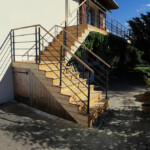 Habillage escalier exterieur en mélèze Pose d'un escalier exterieur Bois dans la région de Salagnon-Bourgoin